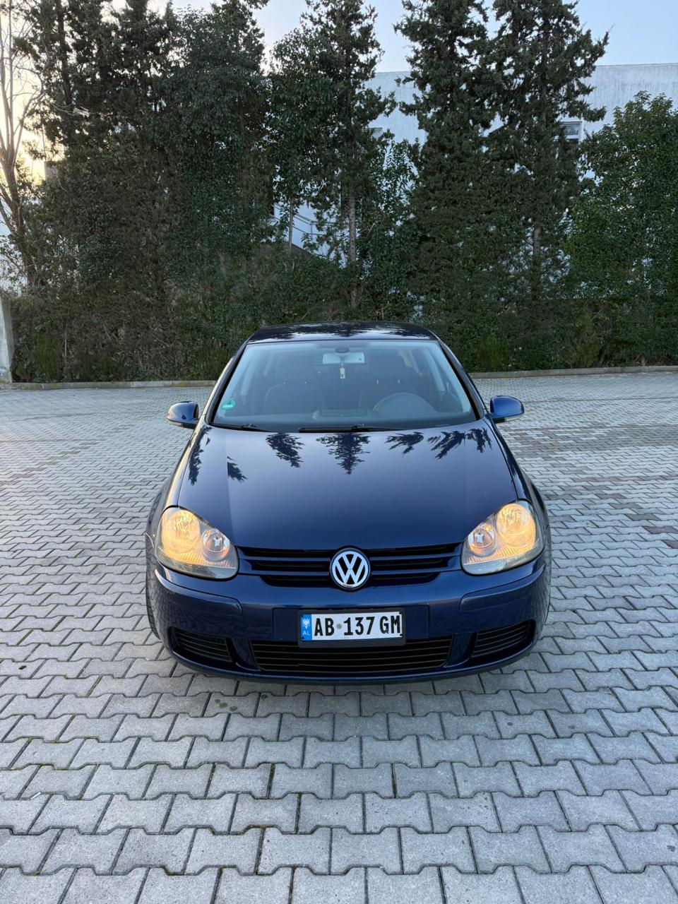 Volkswagen Golf 5 (2024)